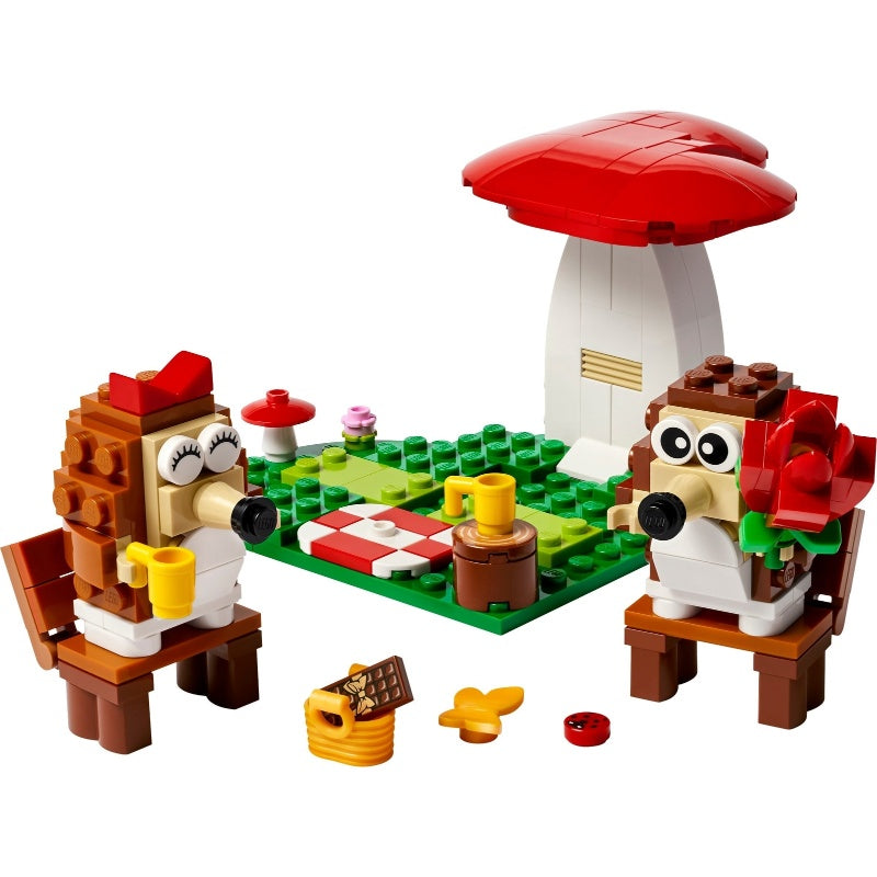 40711 Hedgehog Picnic Date (Retired New-In-Box)