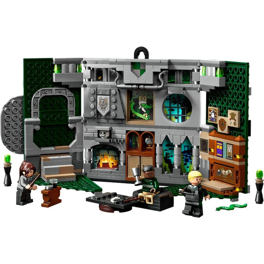 76410 Slytherin House Banner (Retired New-In-Box)